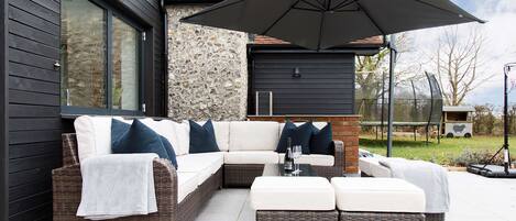 House | 5 bedrooms, desk, Internet