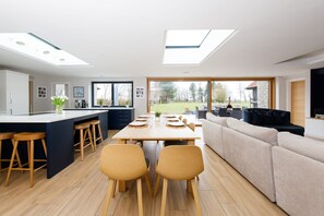 House | 5 bedrooms, desk, Internet - Luxury Cottage Conversion Close to Beaches (Chichester)