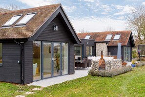 House | 5 bedrooms, desk, Internet - Luxury Cottage Conversion Close to Beaches (Chichester)
