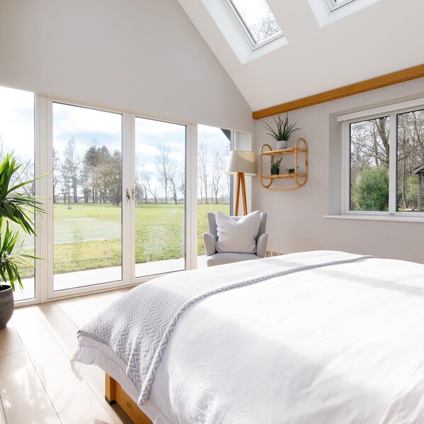 House | 5 bedrooms, desk, Internet