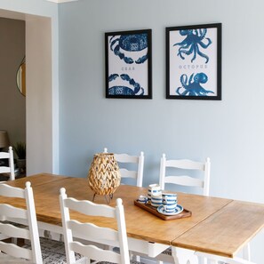 3 bedrooms, iron/ironing board, Internet - Charming Bolthole 400m to Beach (Chichester)
