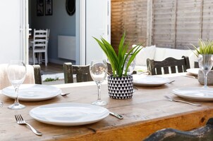 3 habitaciones, tabla de planchar con plancha y acceso a internet 