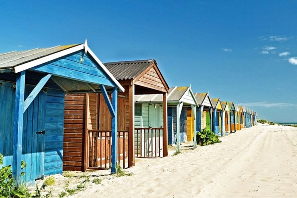 House | 4 bedrooms, desk, iron/ironing board, high-speed internet