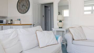 House | 2 bedrooms, iron/ironing board, Internet