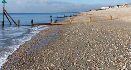 Two Bed Seafront Escape in East Wittering