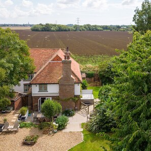 House | 5 bedrooms, iron/ironing board, Internet - Tranquil Luxe in Country Cottage (Chichester)