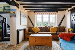 5 bedrooms, iron/ironing board, Internet - Tranquil Luxe in Country Cottage (Chichester)