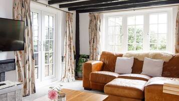 House | 5 bedrooms, iron/ironing board, Internet