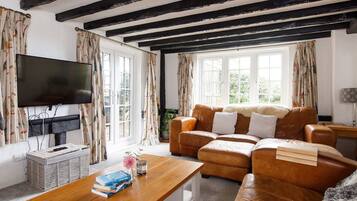 House | 5 bedrooms, iron/ironing board, Internet