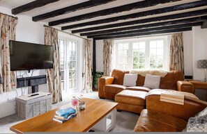 House | 5 bedrooms, iron/ironing board, Internet - Tranquil Luxe in Country Cottage (Chichester)