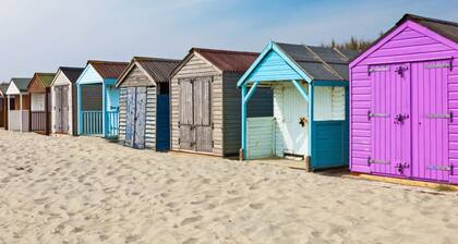 Newly Renovated Cottage 150m From Waterfront