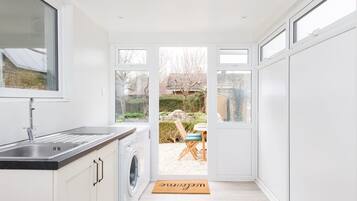 House | 3 bedrooms, iron/ironing board, Internet