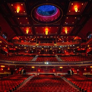 Talo | 6 makuuhuonetta, työpöytä, silitysrauta/-lauta, internet