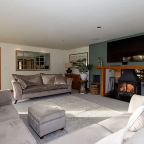 Talo | 6 makuuhuonetta, työpöytä, silitysrauta/-lauta, internet