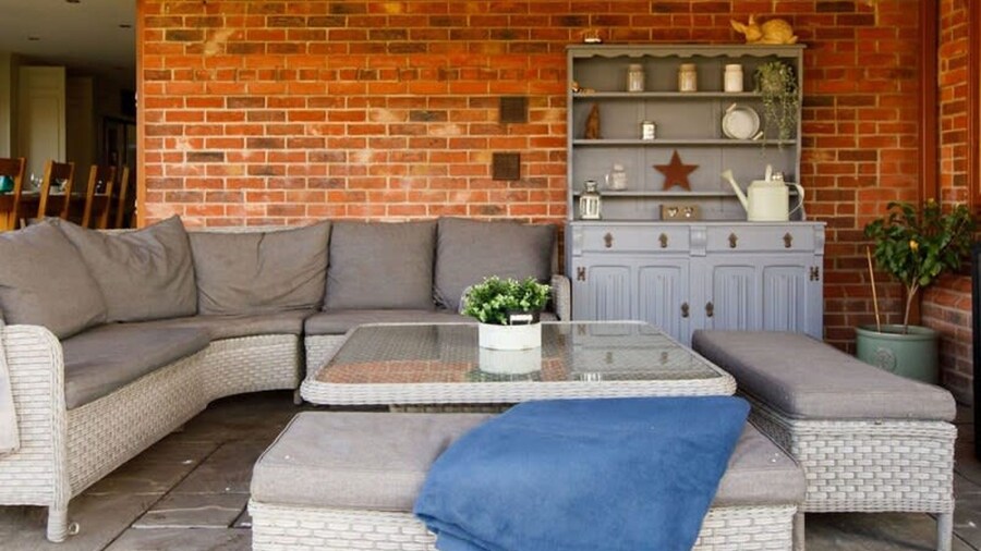 Serene Riverside 6BR Luxury Retreat in Curdridge