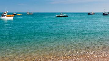 5 bedrooms, iron/ironing board, Internet