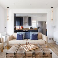 3 habitaciones, tabla de planchar con plancha y acceso a internet 