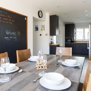 House | 3 bedrooms, iron/ironing board, Internet - Coastal Retreat for 6 Close to Beaches (Chichester)