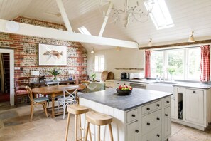House | 7 bedrooms, Internet - Impressive Country Estate Sleeps 17 (Chichester)