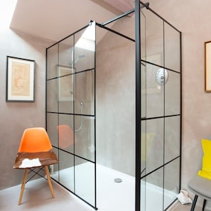 House | 5 bedrooms, Internet