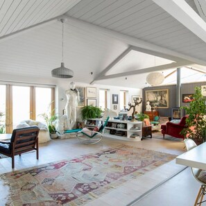 Studio | 5 bedrooms, Internet - Luxury Countryside Haven for 10 (Chichester)