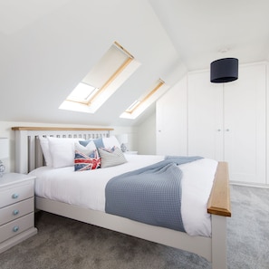 Huis | 4 slaapkamers, een bureau, een strijkplank/strijkijzer, internet