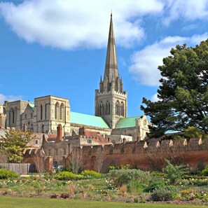 Casa | 4 dormitorios, escritorio, tabla de planchar con plancha y Internet