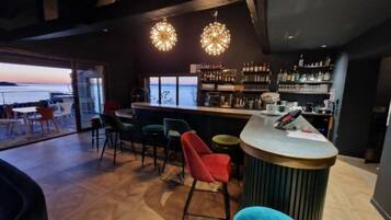 Bar (in der Unterkunft)
