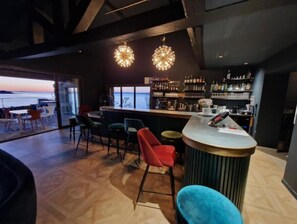 Bar (in der Unterkunft)