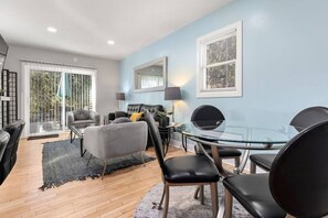 Unclassified image, 3 of 35, button