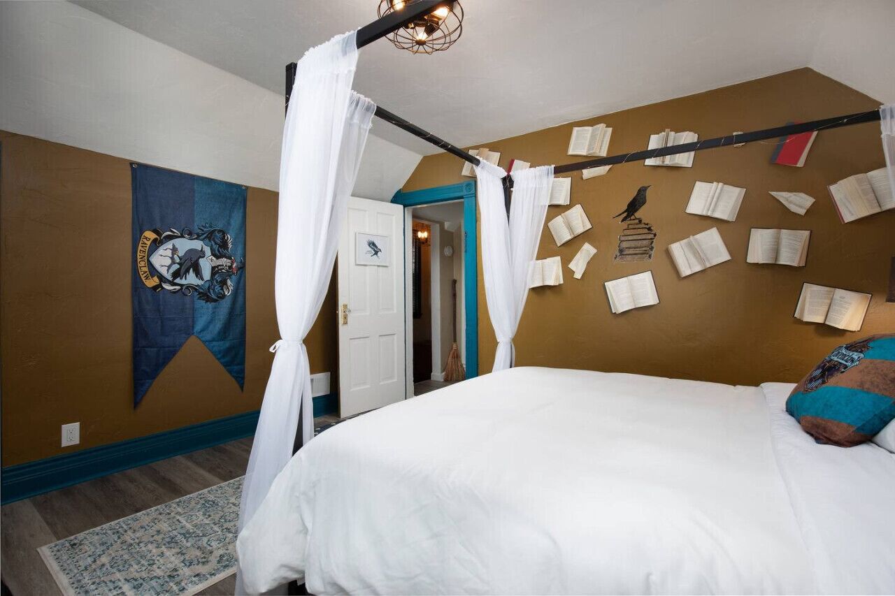 4 bedrooms, desk, iron/ironing board, travel cot