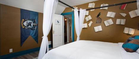 4 bedrooms, desk, iron/ironing board, travel cot