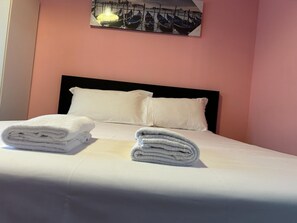 Free WiFi - VENICE NIGHT13 DOUBLEROOM SHARED TOILETB (Mestre)