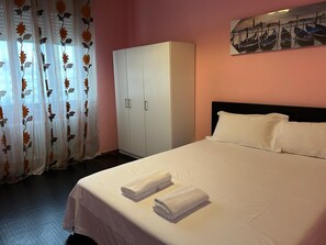 Free WiFi - VENICE NIGHT13 DOUBLEROOM SHARED TOILETB (Mestre)