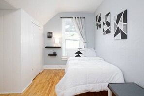 Unclassified image, 5 of 25, button