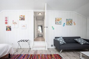 Unclassified image, 4 of 25, button