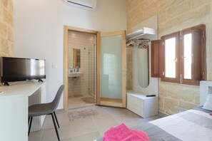 3 chambres, fer et planche à repasser, Wi-Fi, literie fournie