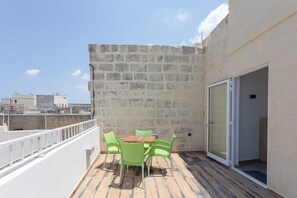 Outdoor dining - Pasparellu, a truly authentic Maltese house (Ir-Rabat)