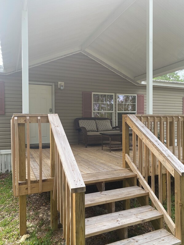 Terrace/patio - Fun Fawn Woodland Retreat (Fort White)