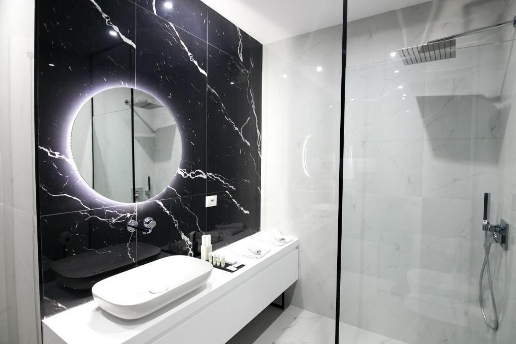 Executive tweepersoonskamer | Badkamer | Pantoffels, handdoeken