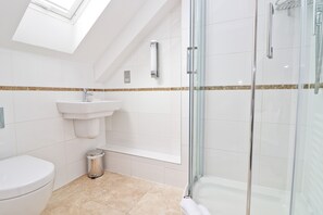 Shower, hair dryer, towels - Stunning three-storey beach house overlooking the beautiful Treyarnon Bay.  (Padstow)