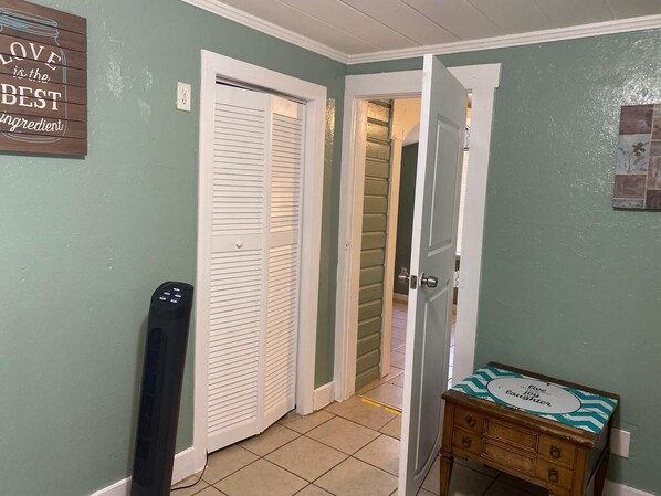 Interior - Downtown Sarasota Florida Vacation Rental Pet-Friendly Apt with Yard, Playground (Sarasota)
