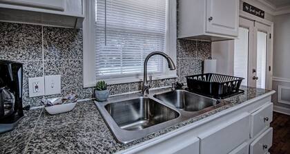 *King* Bed House in the Heart of Jackson