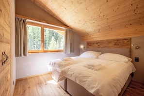 Individually decorated, individually furnished, soundproofing, free WiFi