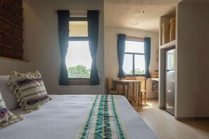 1 bedroom, desk, WiFi, bed sheets - Casa Aymara 502: Private balcony and Rooftop (Brisas de Zicatela)