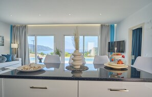 Fridge, microwave, oven, stovetop - Lefkimmiatis Villa Marialena Newly Built (Corfu)