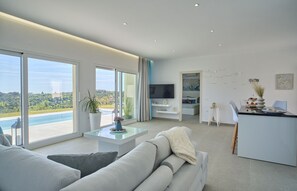 Smart TV - Lefkimmiatis Villa Marialena Newly Built (Corfu)