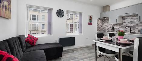 Apartemen | Area keluarga | TV