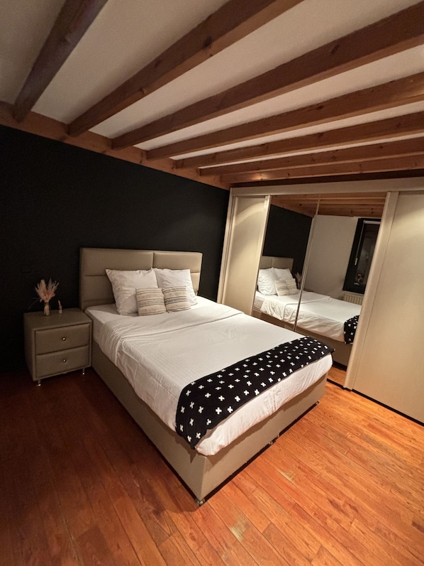 2 habitaciones, tabla de planchar con plancha, wifi y ropa de cama 