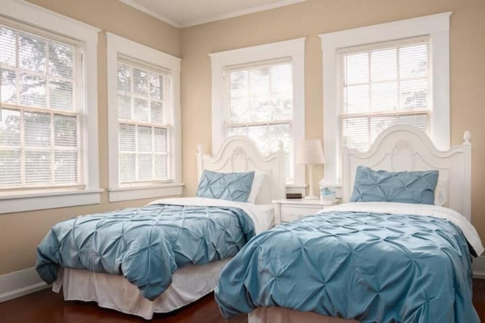Beautiful Historic House 3 Bedrooms, 2 sofa beds Birmingham Vrbo